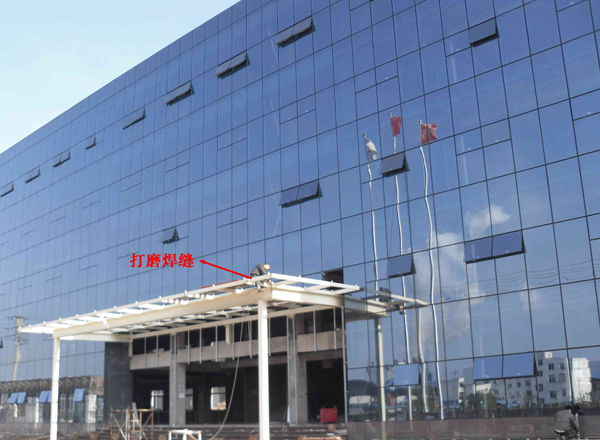 四川威騰家具幕墻施工現(xiàn)場實(shí)景圖